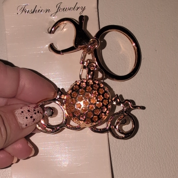 Elegant Gold and Red Cinderella Like Carriage Keychain - Picture 4 of 4